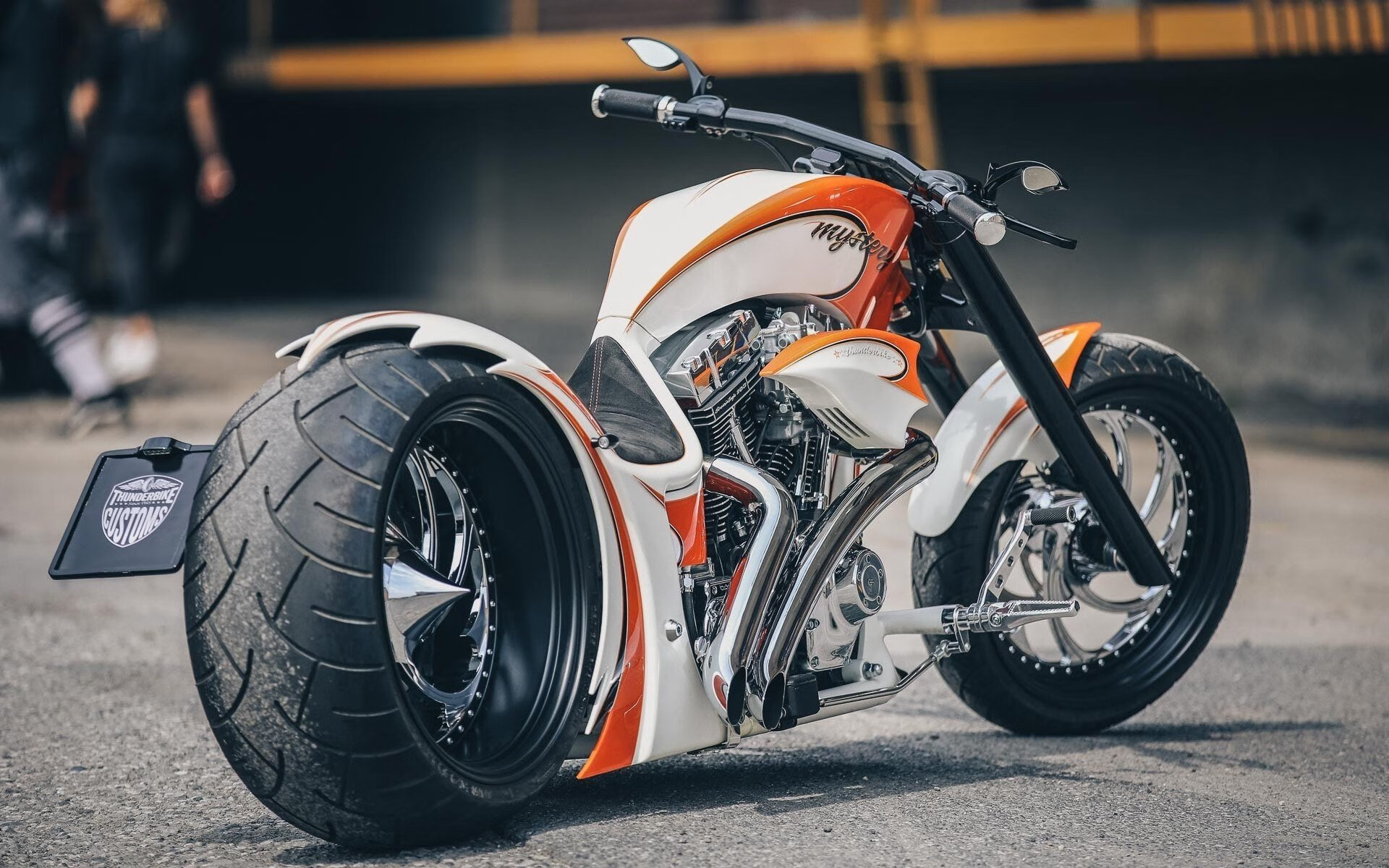 足球赛事转播权拍卖吸引多家平台竞争,转播足球赛事违法吗